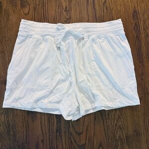 Lululemon Dance Studio High Rise Shorts White 12 LW7CEPS